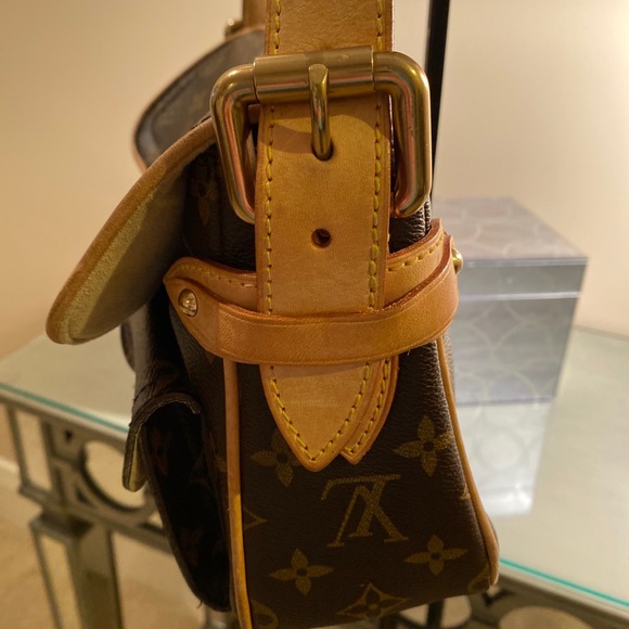 Louis Vuitton Hudson PM - Picture 4 of 16